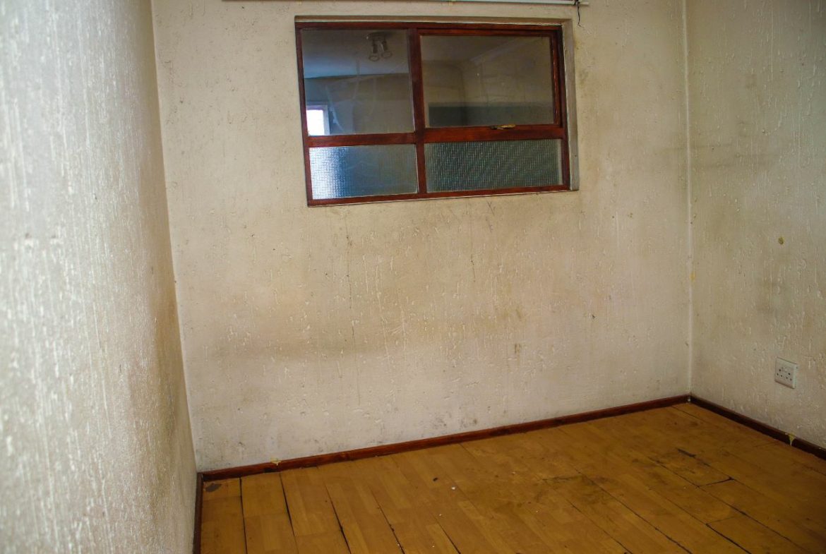 Boksburg 2 Bed Fixer Upper Apartment (3)