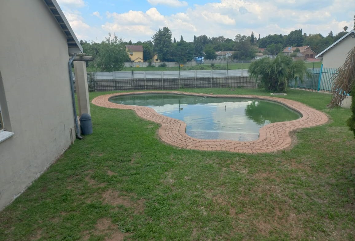 Townhouse For Sale – 29 Saxon Village, Norkem Park