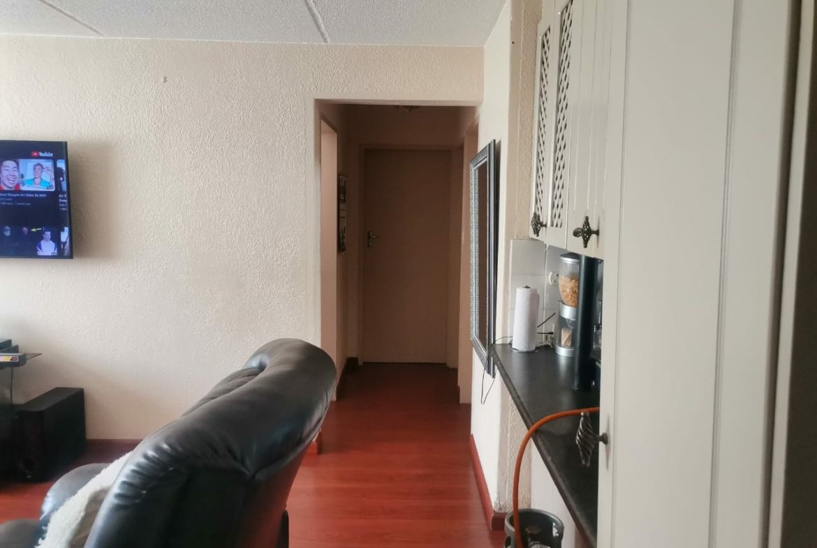 Townhouse For Sale – Unit 32, 72 North Road, Glen Marais