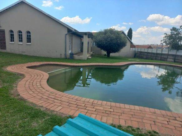 Townhouse For Sale – 29 Saxon Village, Norkem Park