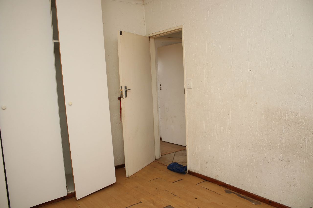 13a5a689-73c2-487f-b939-d15811be74eb Boksburg 2 Bed Fixer Upper Apartment (3)