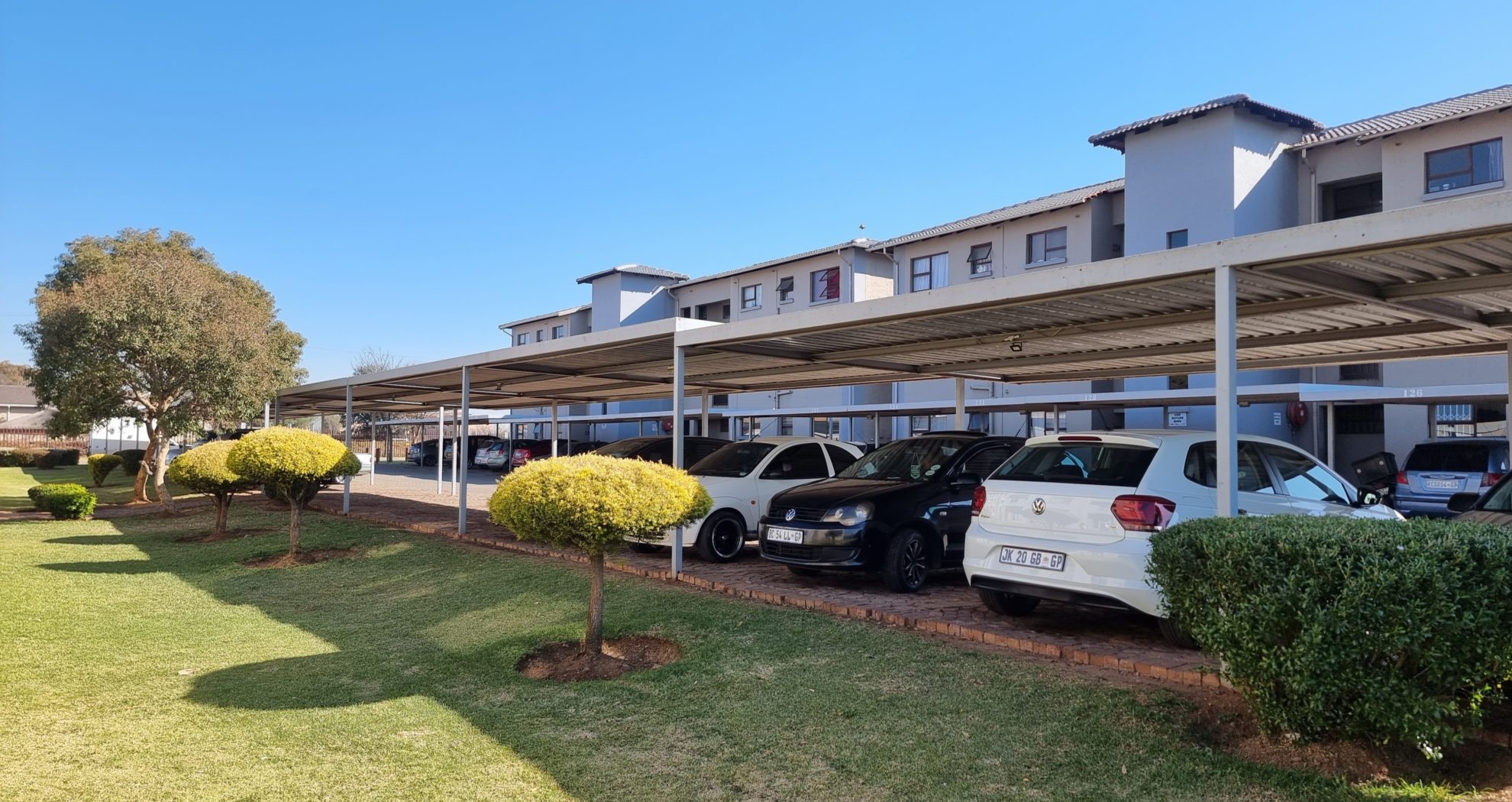 20230718_101027 Boksburg: 2 bed 1 Full Bath Apartment in need of TLC (5)