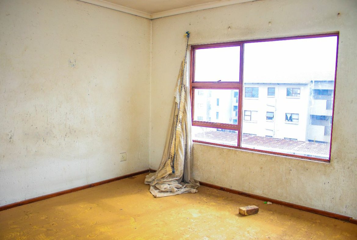 Boksburg 2 Bed Fixer Upper Apartment (3)