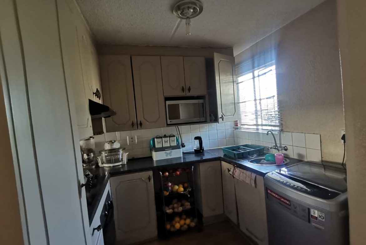 Townhouse For Sale – Unit 32, 72 North Road, Glen Marais