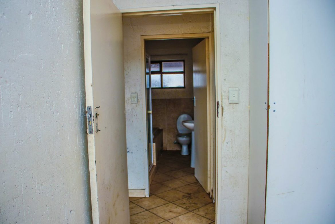 Boksburg 2 Bed Fixer Upper Apartment (3)