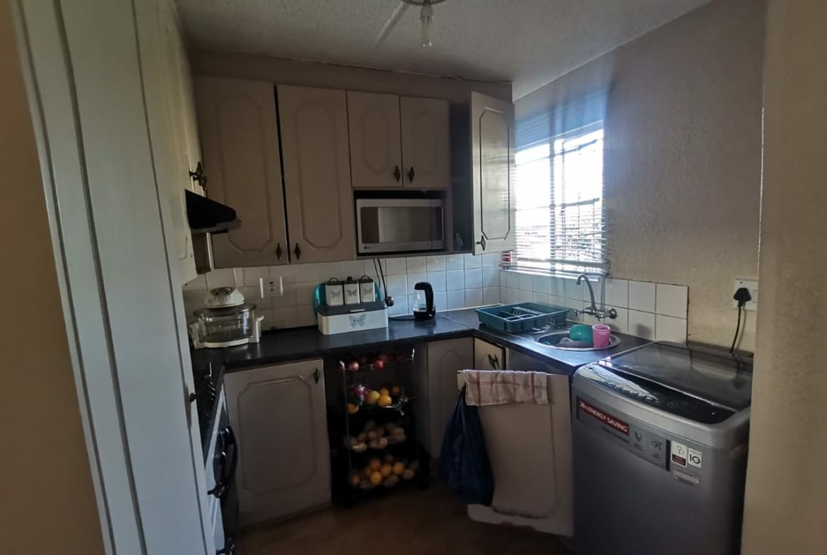 Townhouse For Sale – Unit 32, 72 North Road, Glen Marais