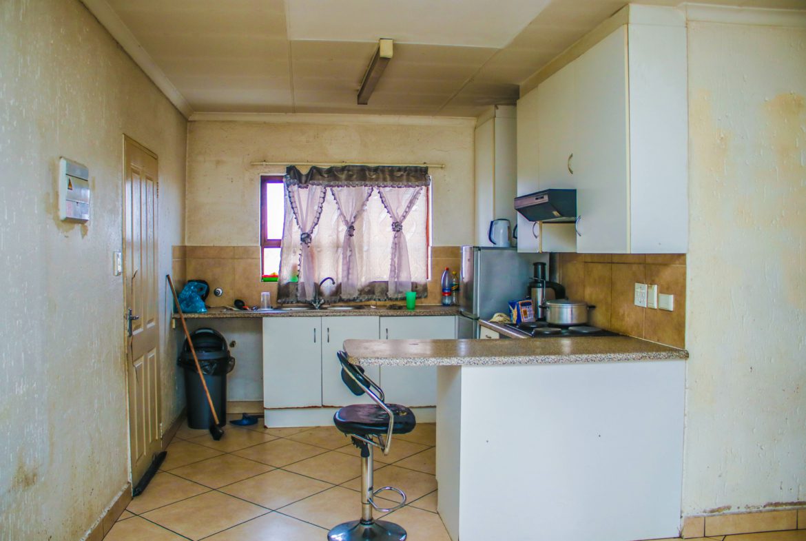 Boksburg: 2 Bedroom 1 Full Bathroom Apartment (6)