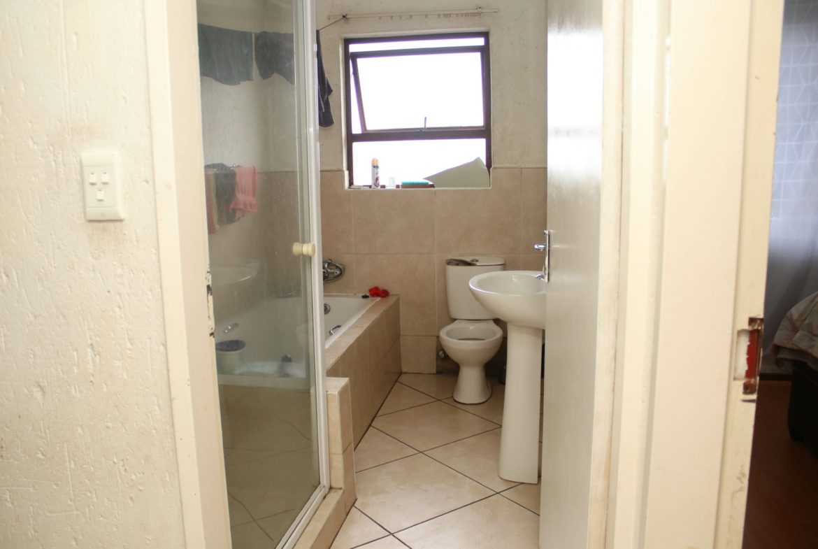 Boksburg: 2 Bedroom 1 Full Bathroom Apartment (6)