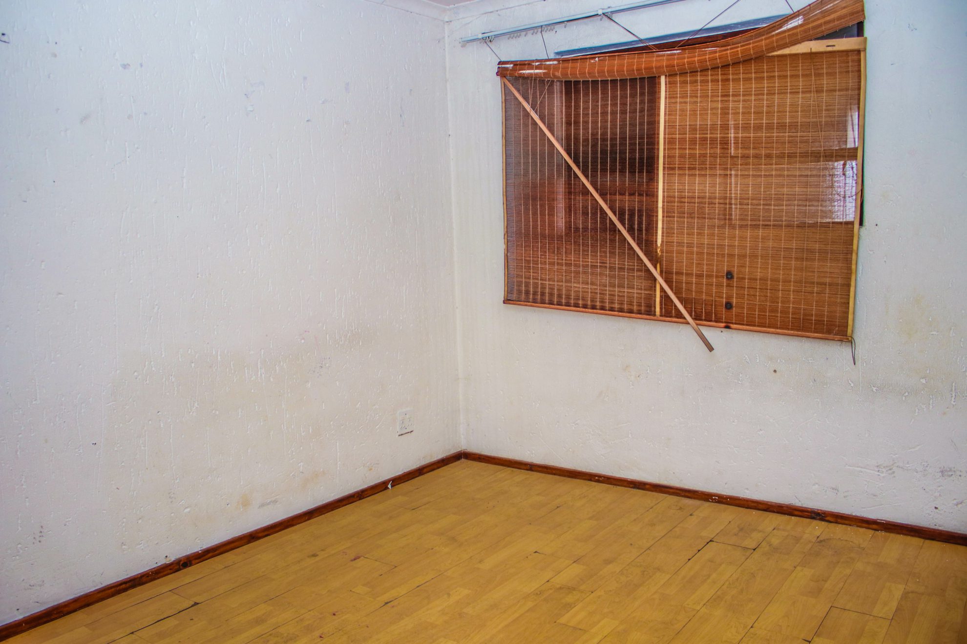 IMG_1661 Boksburg: 2 bed 1 Full Bath Apartment in need of TLC (5)