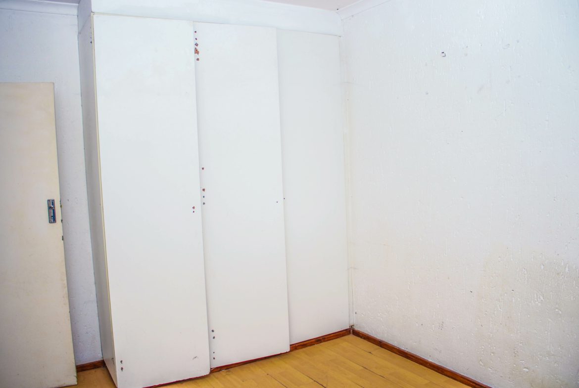 Boksburg: 2 bed 1 Full Bath Apartment in need of TLC (5)