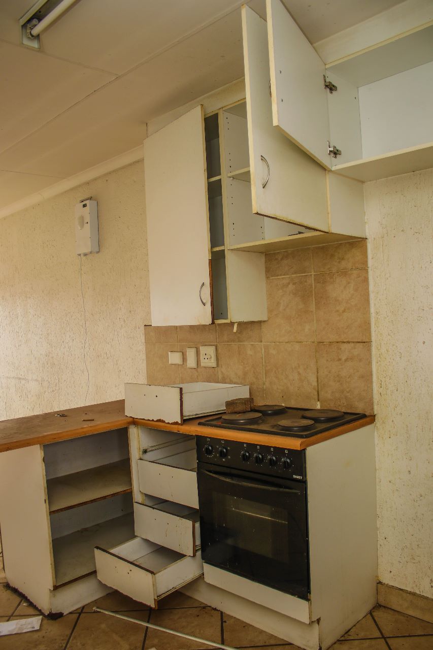 a13b94f7-6520-4981-9982-19a9417fd8d1 Boksburg 2 Bed Fixer Upper Apartment (3)