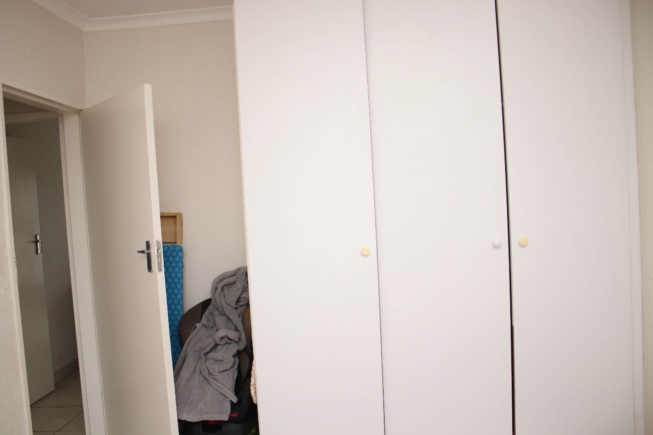 a6294e99-252c-4bd6-8bbc-da0a3a07516e Boksburg: 2 Bedroom Apartment (4)