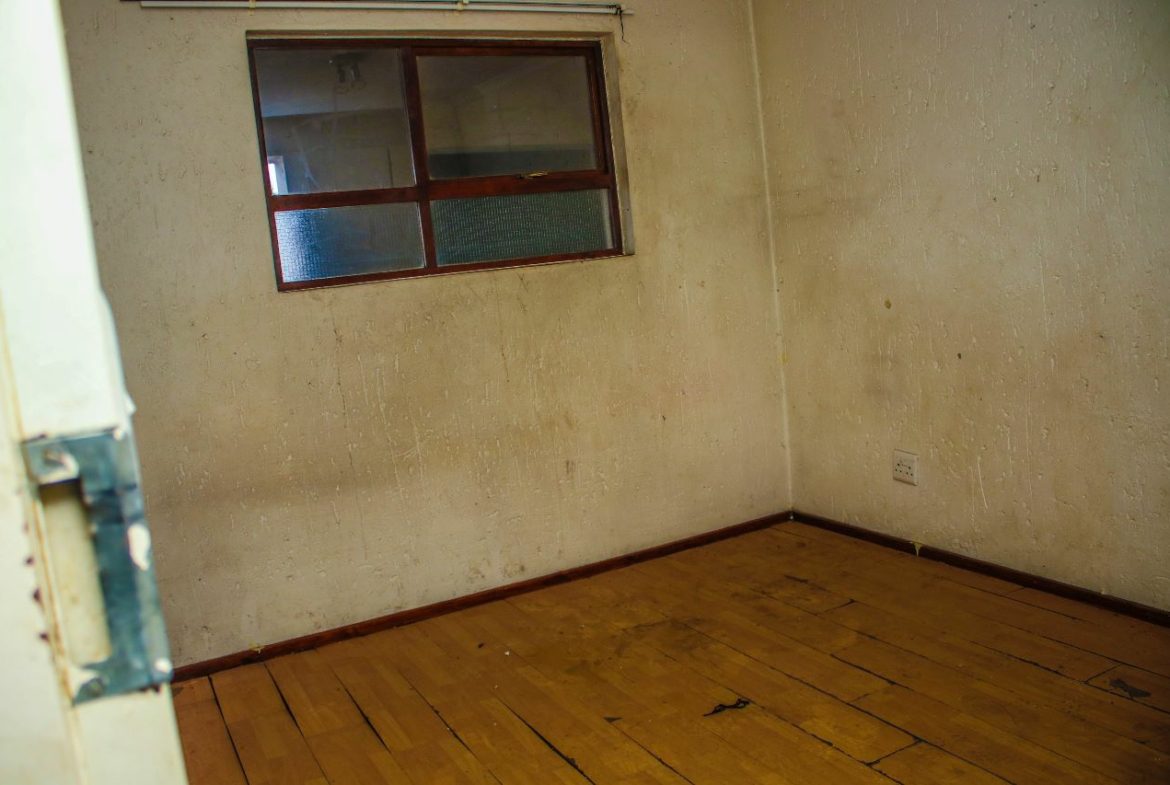 Boksburg 2 Bed Fixer Upper Apartment (3)