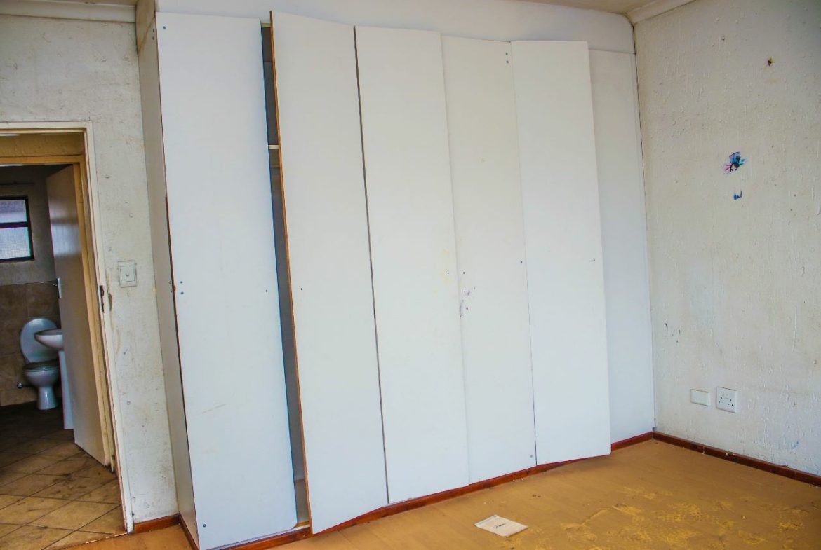 Boksburg 2 Bed Fixer Upper Apartment (3)