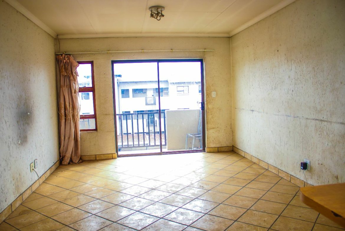 Boksburg 2 Bed Fixer Upper Apartment (3)