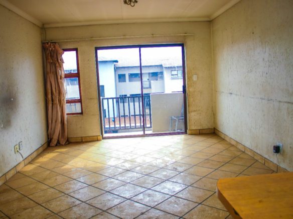 Boksburg 2 Bed Fixer Upper Apartment (3)