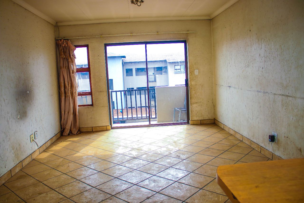 bb84822d-a3c5-43bd-8b3d-d08148689afe Boksburg 2 Bed Fixer Upper Apartment (3)