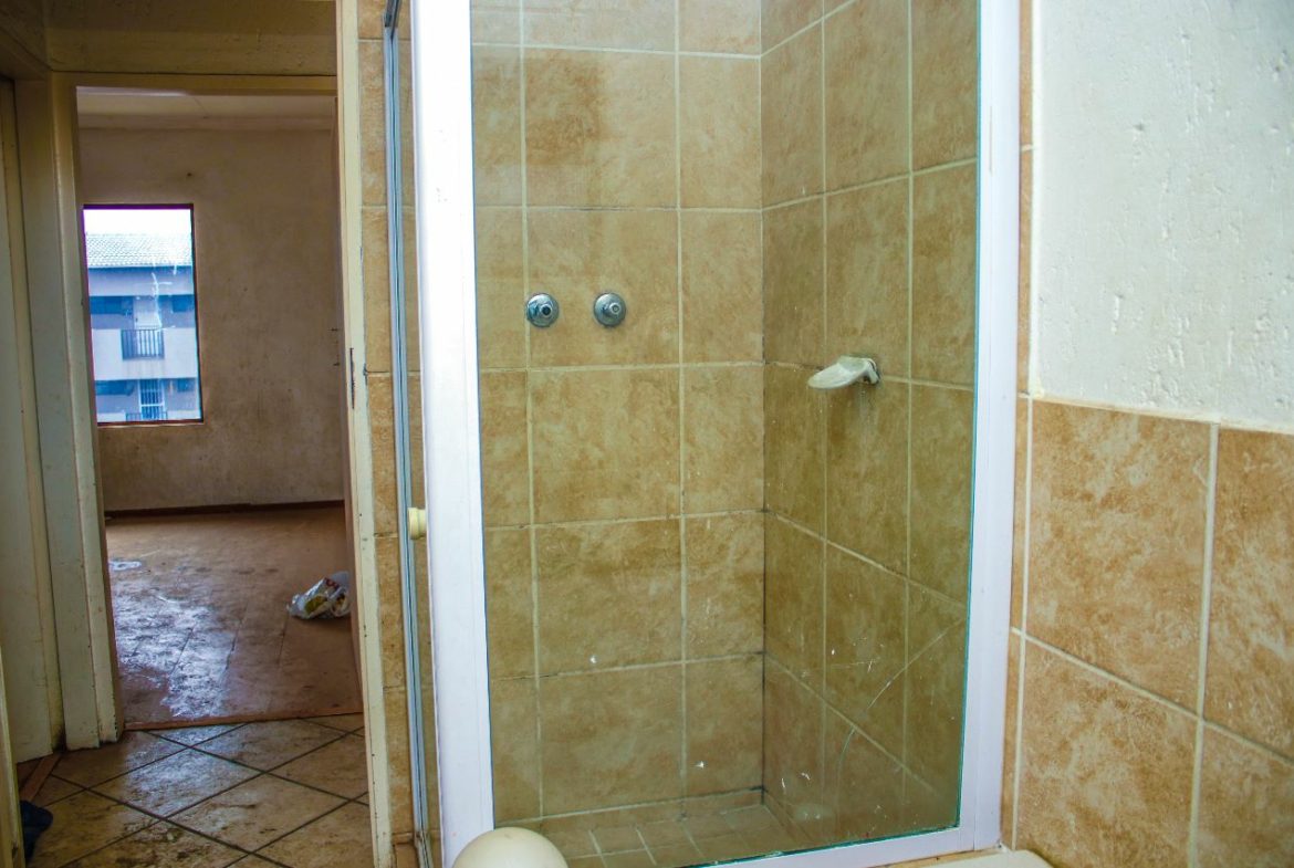 Boksburg 2 Bed Fixer Upper Apartment (3)