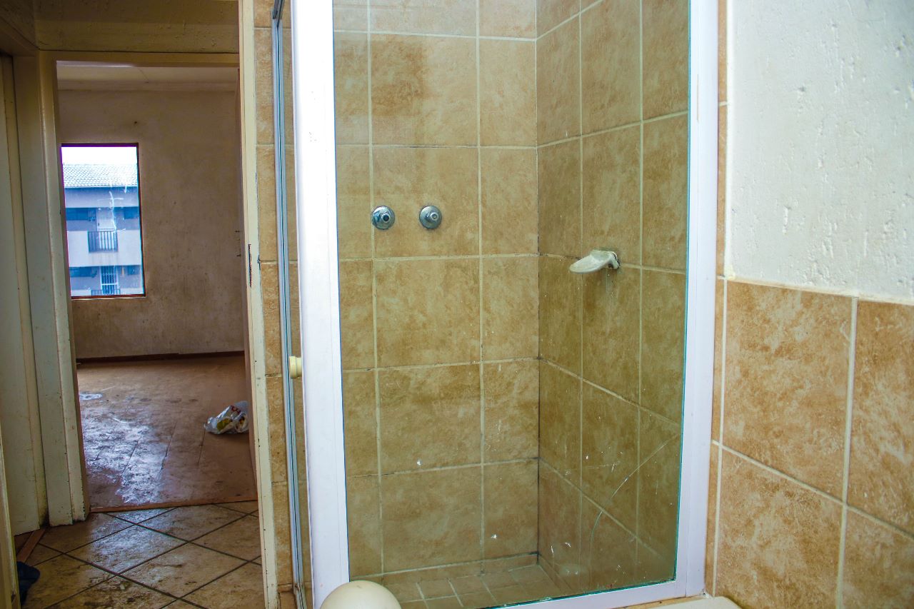 d983da22-878a-46ca-80e5-c31510d9a19a Boksburg 2 Bed Fixer Upper Apartment (3)