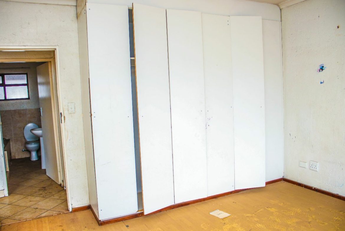 Boksburg 2 Bed Fixer Upper Apartment (3)