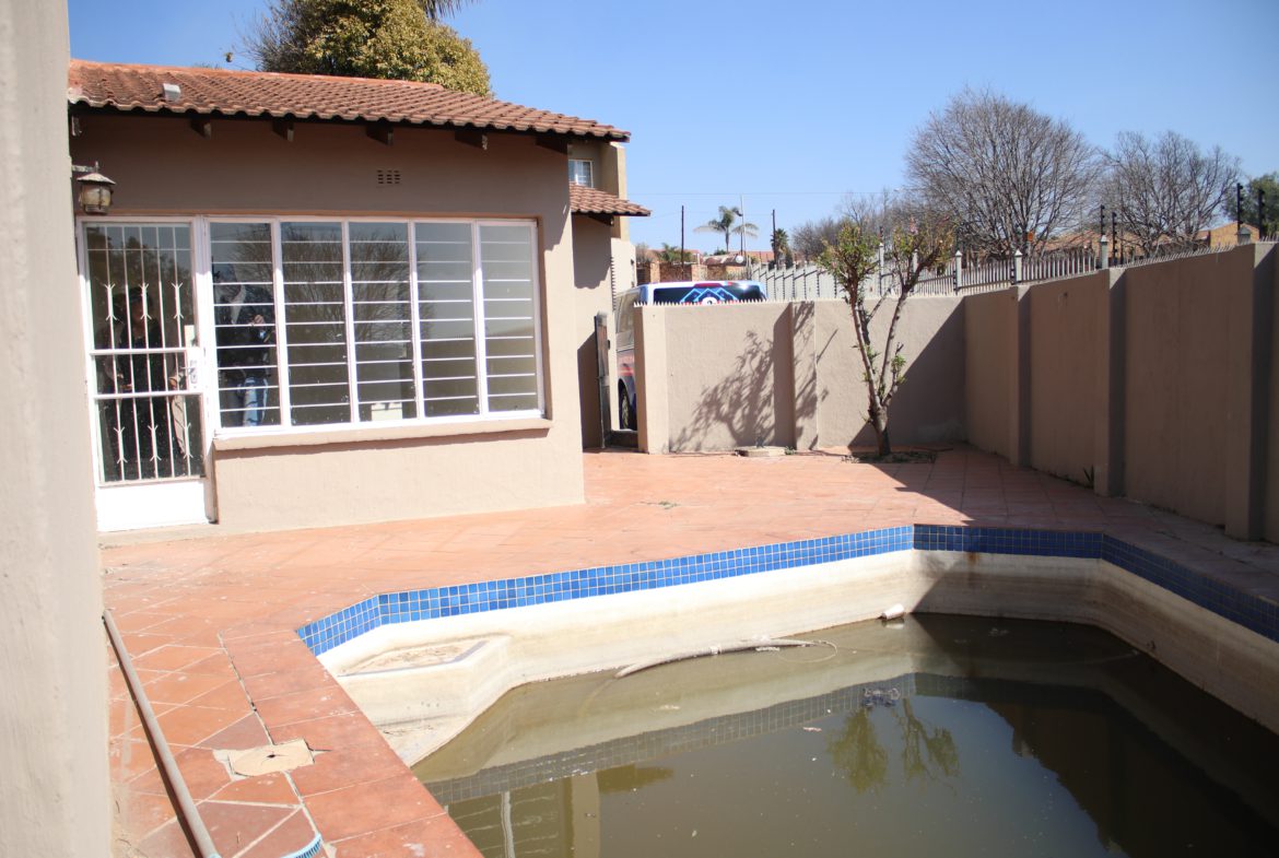 5 Bedroom Duplex Townhouse inclusive of Domestic Quarters