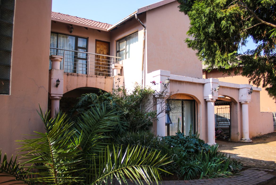 8 Bedroom House for Rent in Birchleigh, Kempton Park