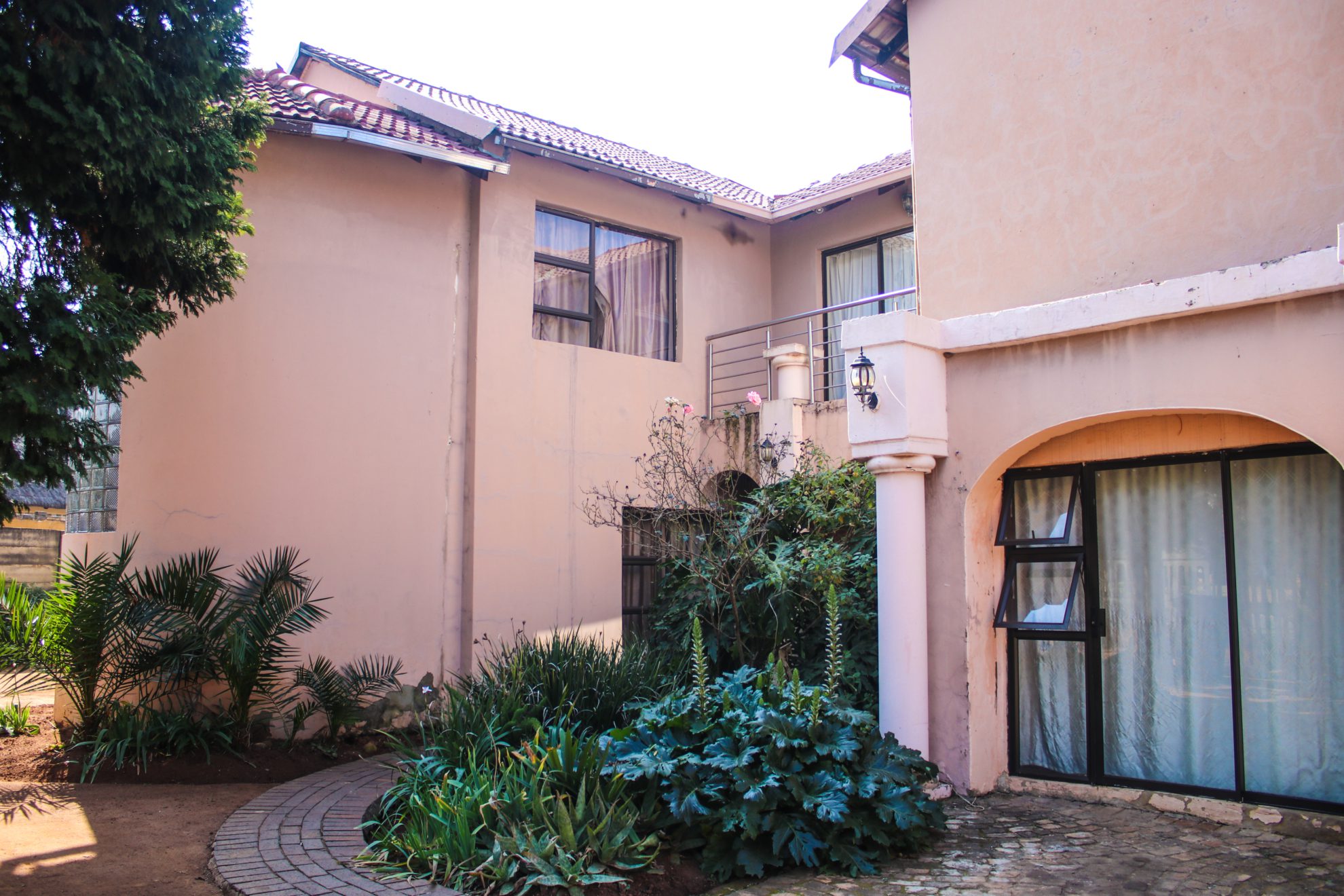 IMG_0323 8 Bedroom House for Sale in Birchleigh, Kempton Park