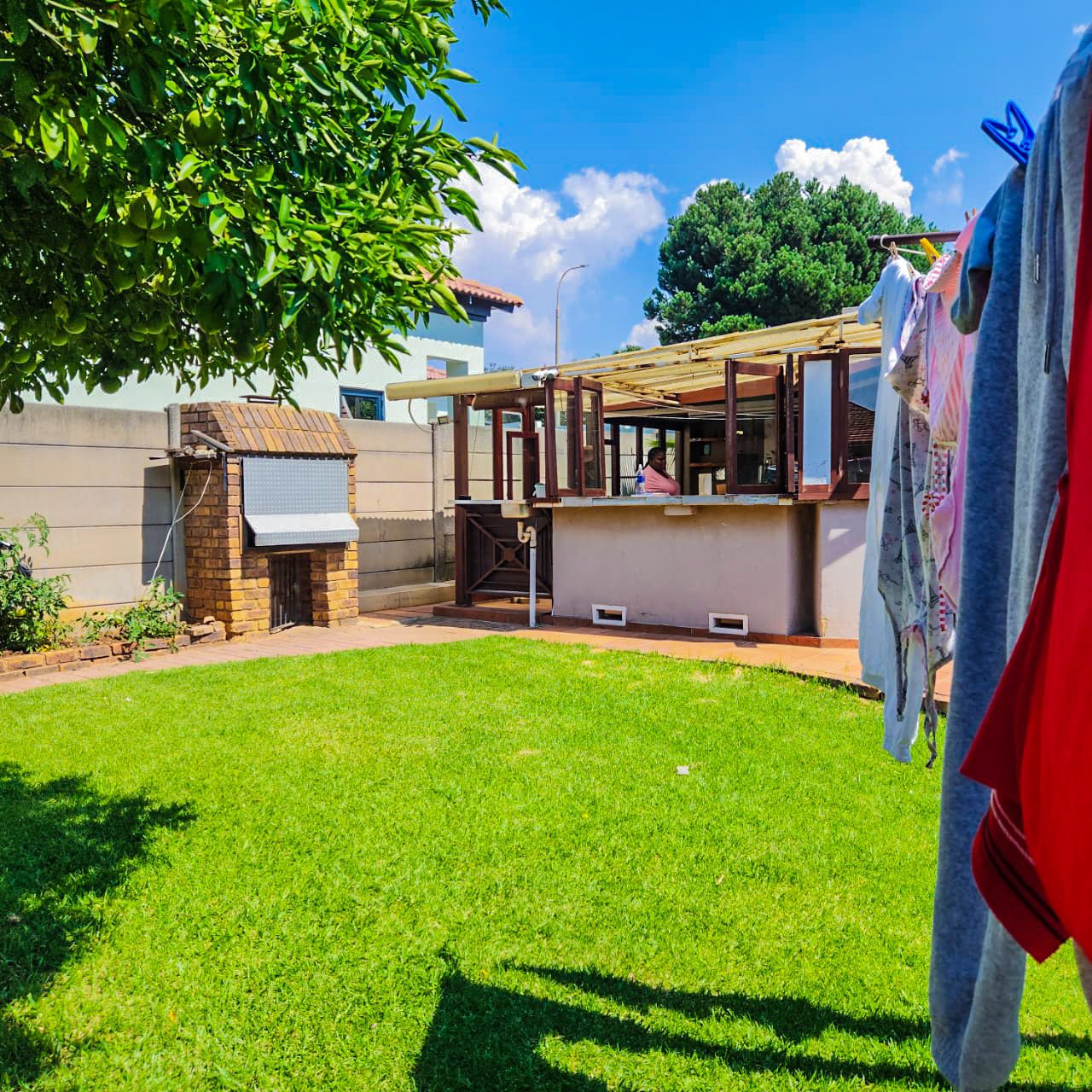 3 BEDROOM HOUSE WITH EXTRA 2BEDROOM COTTAGE AND A SHOWER ON THE MARKET!