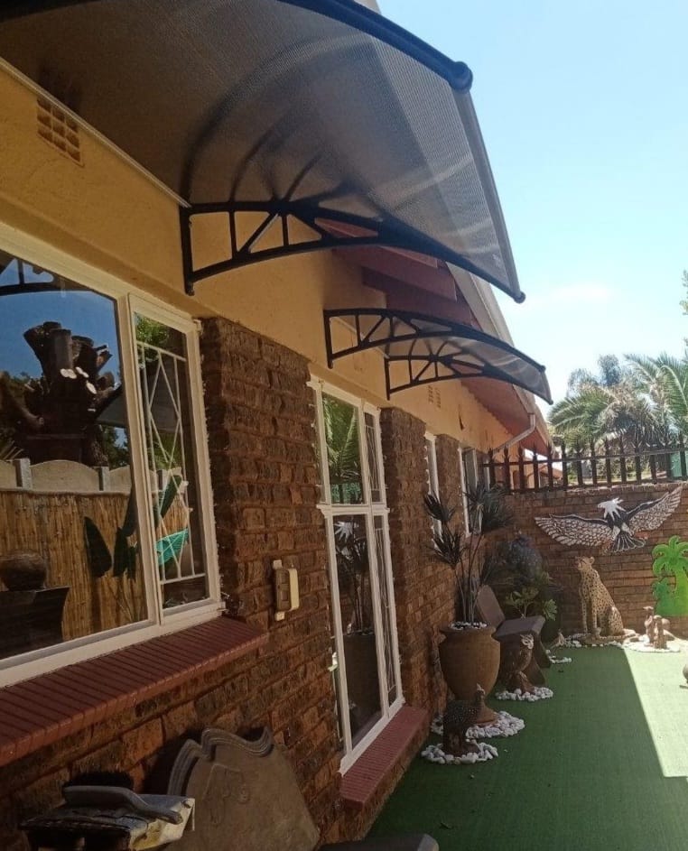 2 Stunning 3 Bedroom Townhouse in a Well Kept Complex