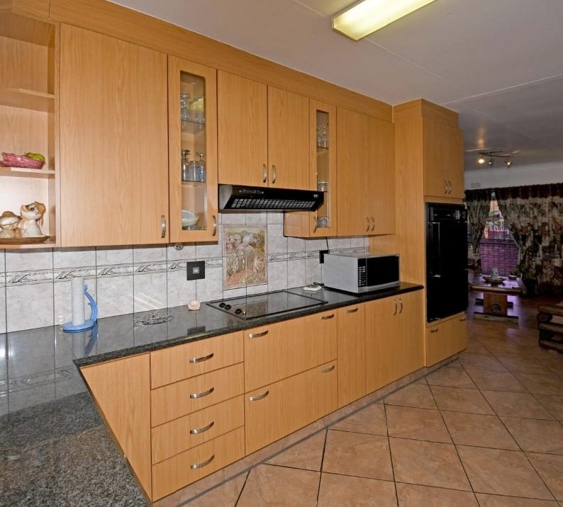 Stunning 3 Bedroom Townhouse in a Well Kept Complex