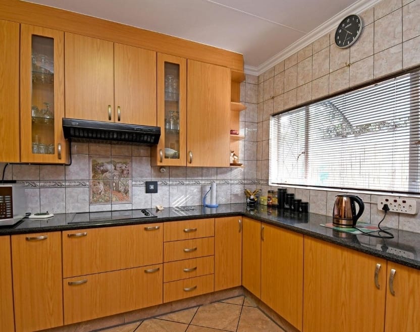 Stunning 3 Bedroom Townhouse in a Well Kept Complex