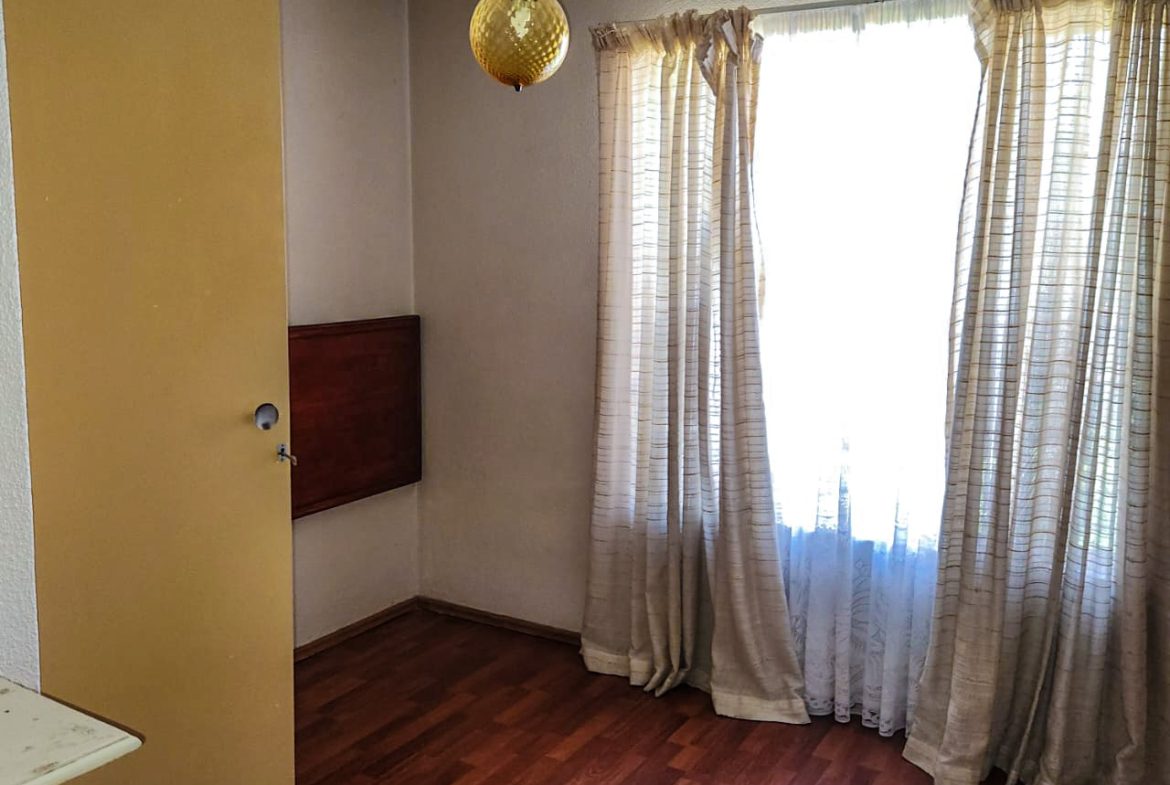 3 BEDROOM HOUSE WITH EXTRA 2BEDROOM COTTAGE AND A SHOWER ON THE MARKET!