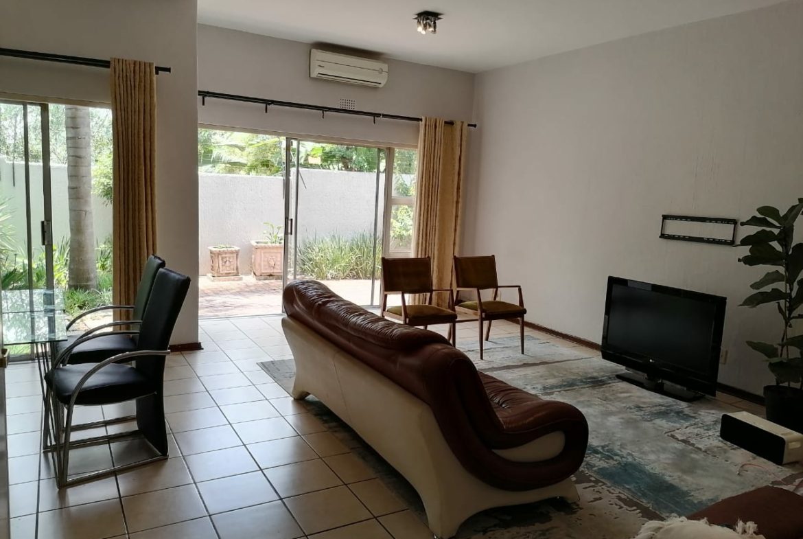 Three-bedroom property with a master bedroom featuring a walk-in closet, and 2.5 bathrooms in Riverside,
