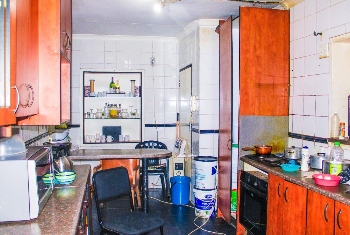 Spacious House for Sale in Rhodesfield