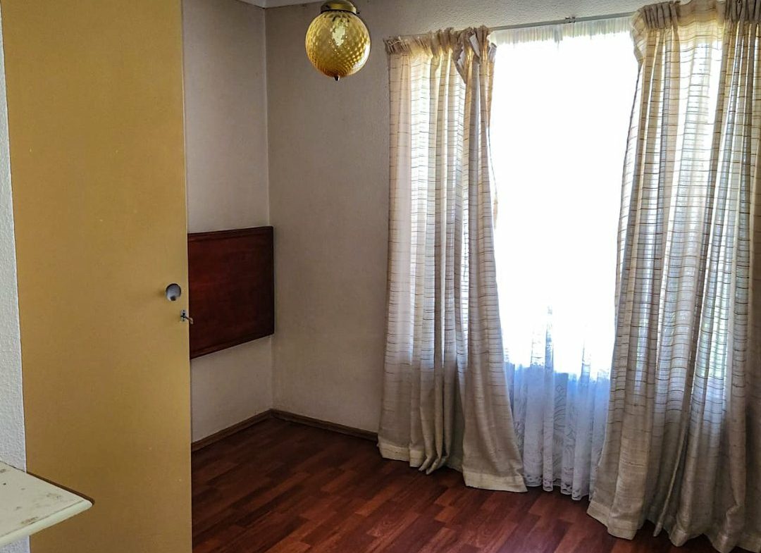 3 BEDROOM HOUSE WITH EXTRA 2BEDROOM COTTAGE AND A SHOWER ON THE MARKET!