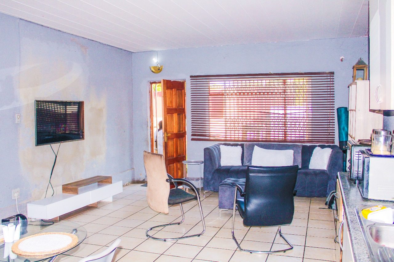 17 Spacious House for Sale in Rhodesfield