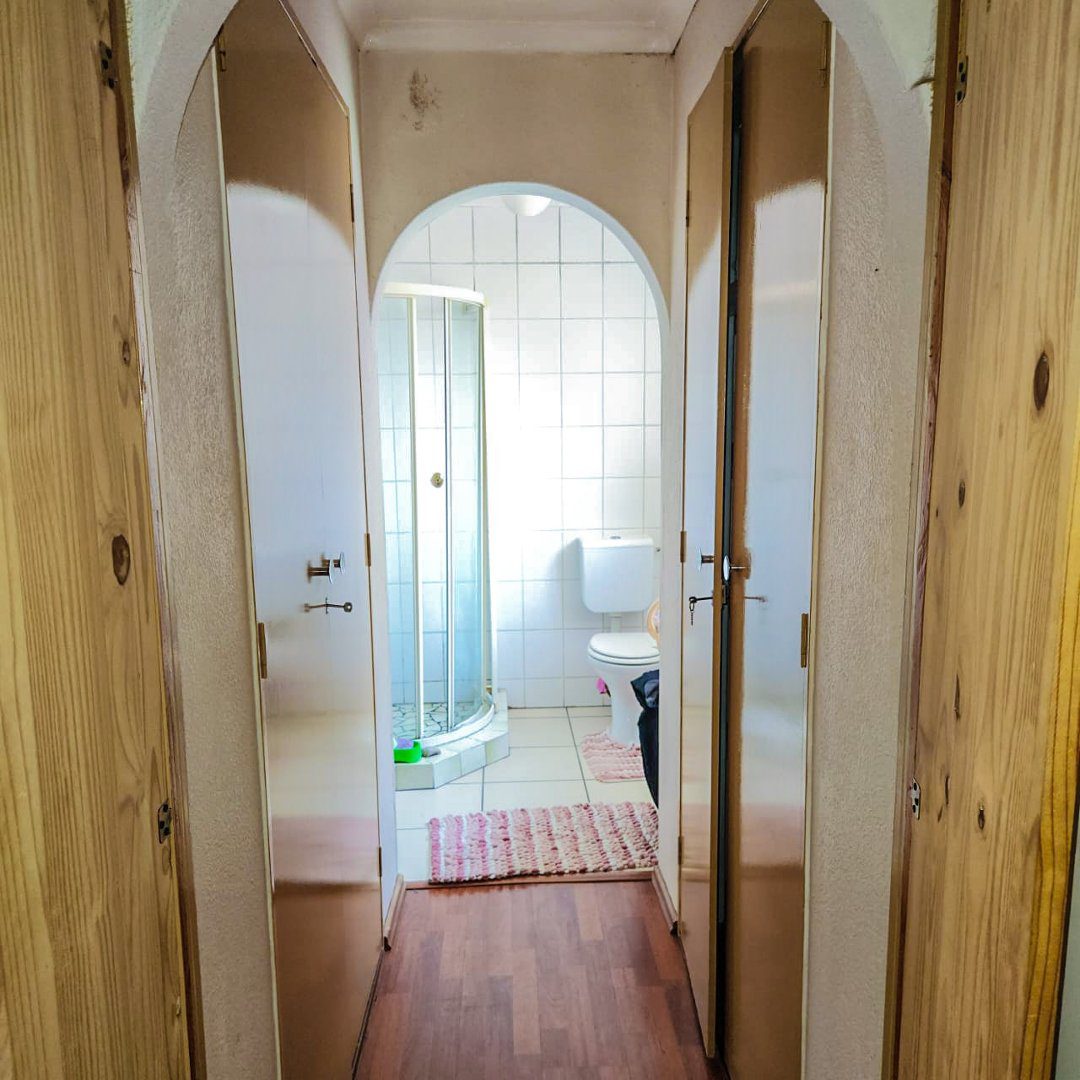 17 3 BEDROOM HOUSE WITH EXTRA 2BEDROOM COTTAGE AND A SHOWER ON THE MARKET!