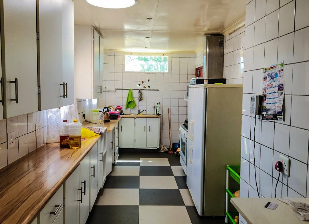 3 BEDROOM HOUSE WITH EXTRA 2BEDROOM COTTAGE AND A SHOWER ON THE MARKET!