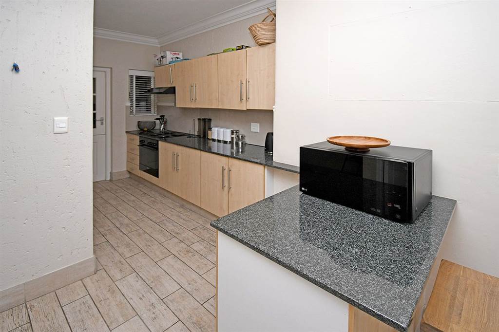 Beautifully Finished and Spacious Apartment For Rent