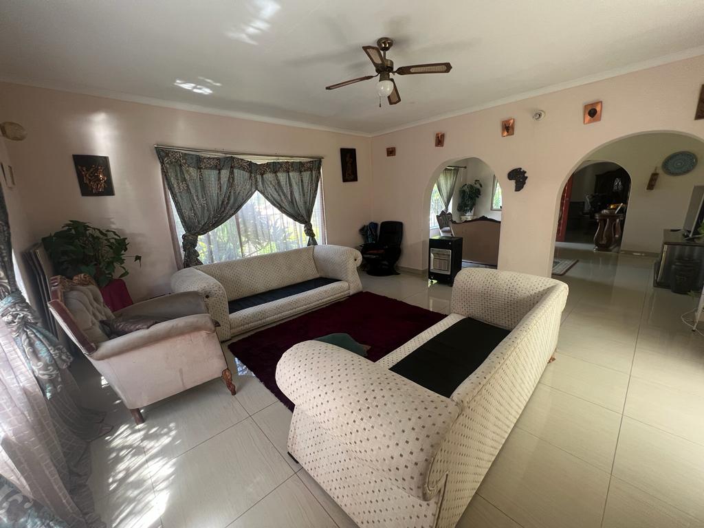 4 BEDROOM HOUSE WITH COTTAGE FLAT ON THE MARKET!
