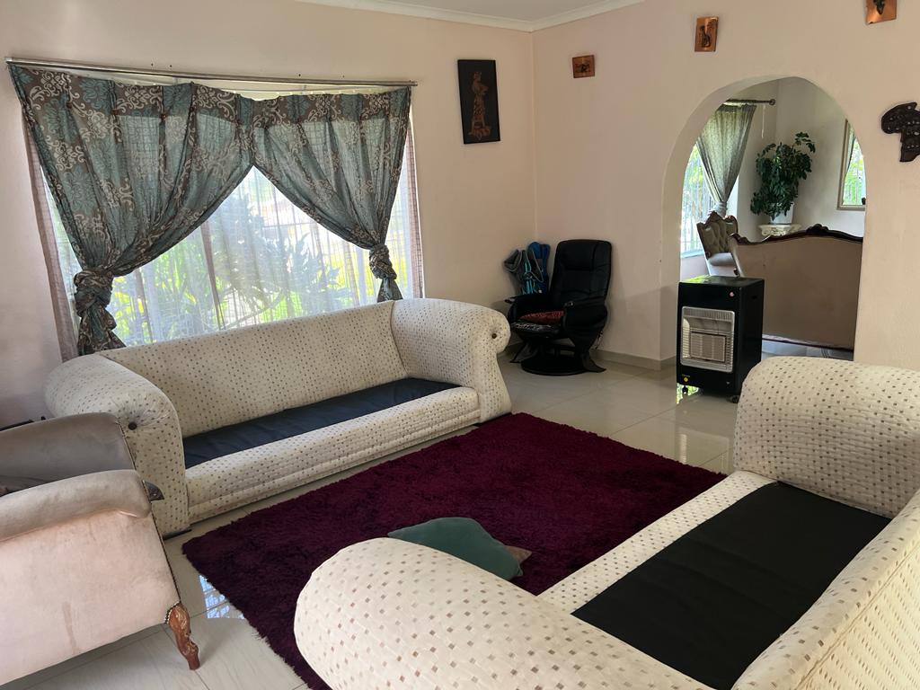 4 BEDROOM HOUSE WITH COTTAGE FLAT ON THE MARKET!