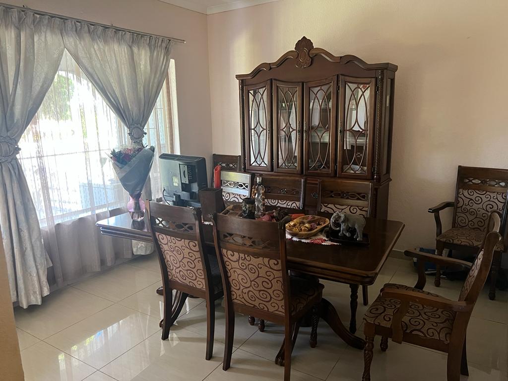 4 BEDROOM HOUSE WITH COTTAGE FLAT ON THE MARKET!