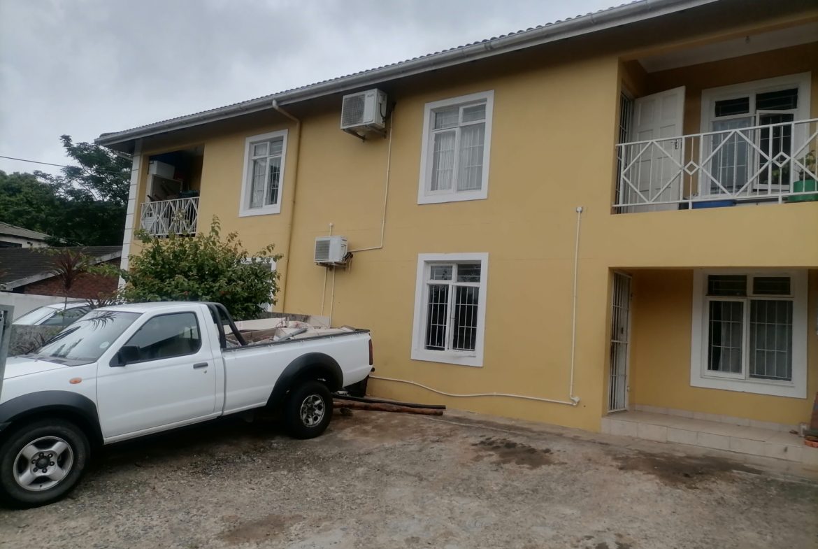 Two bedroom two bathroom Unit! Ideal for single, couple or small family.