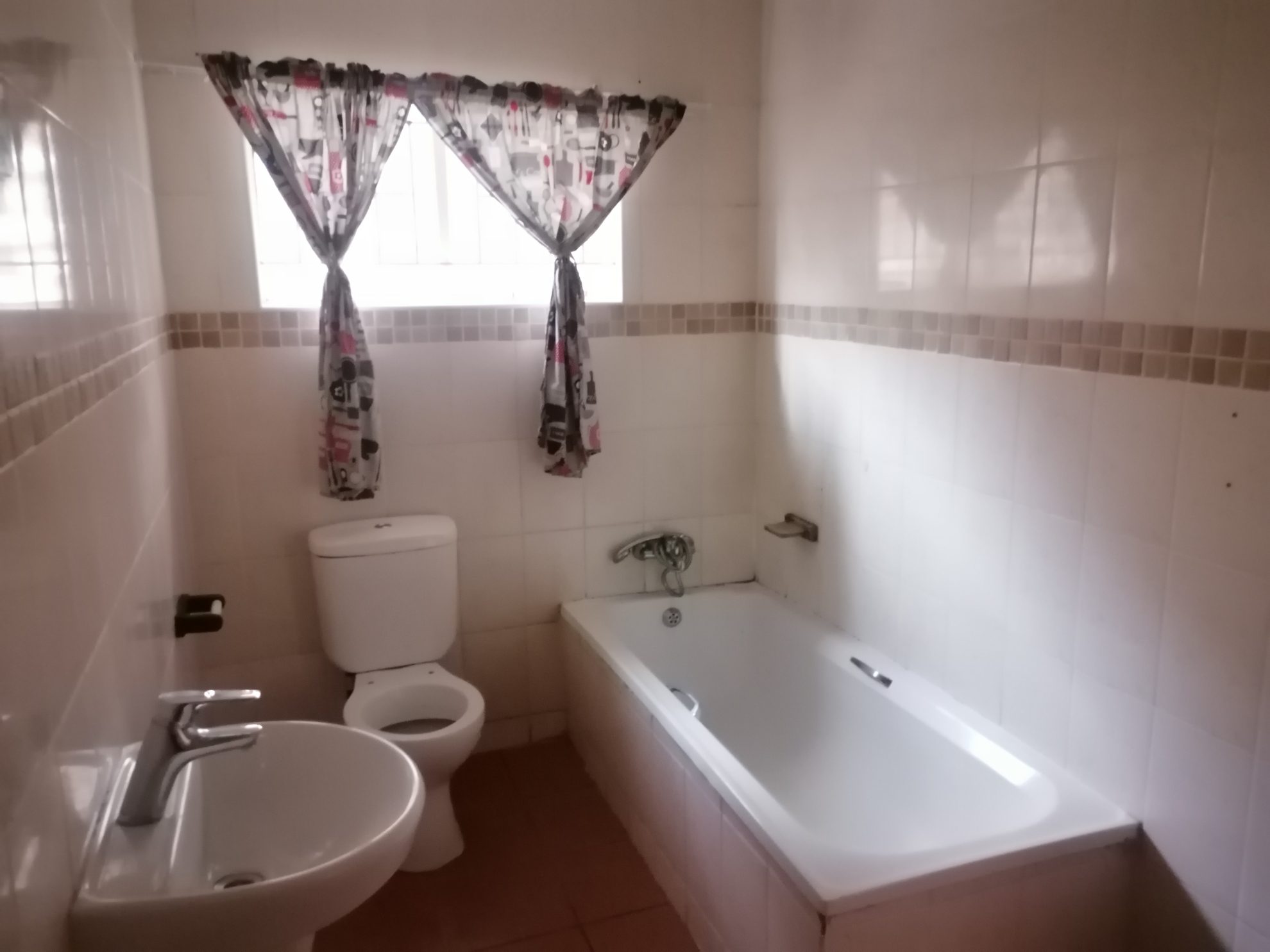 IMG_20240220_172939 Two bedroom two bathroom Unit! Ideal for single, couple or small family.