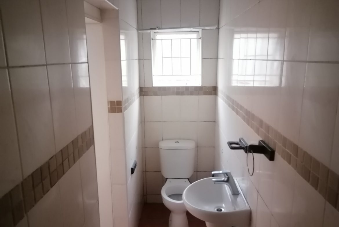 Two bedroom two bathroom Unit! Ideal for single, couple or small family.
