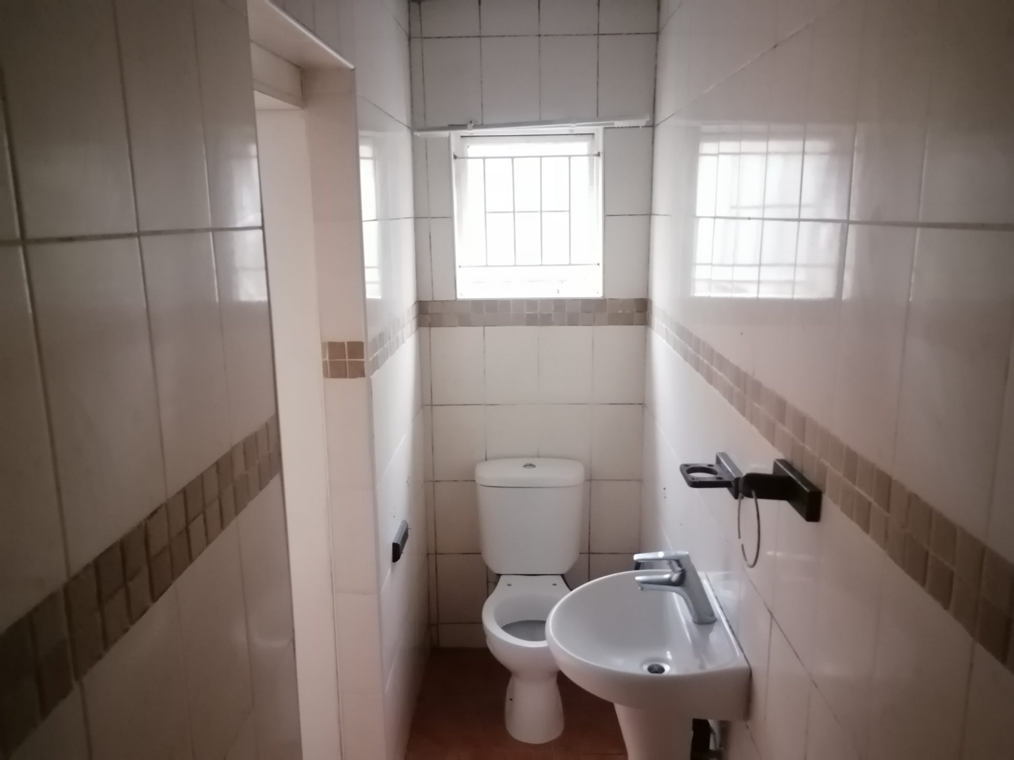 IMG_20240220_173158 Two bedroom two bathroom Unit! Ideal for single, couple or small family.