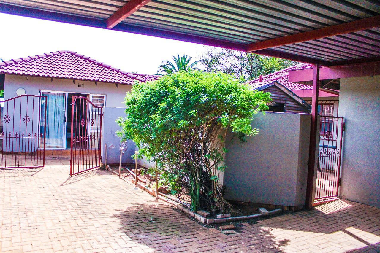 WhatsApp Image 2023-11-22 at 13.38.14 (2) Unique Home With two bedroom cottage