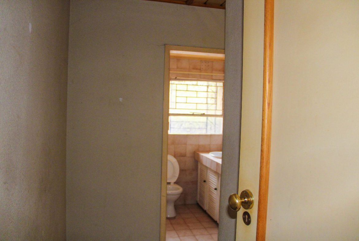 Unique Home With two bedroom cottage