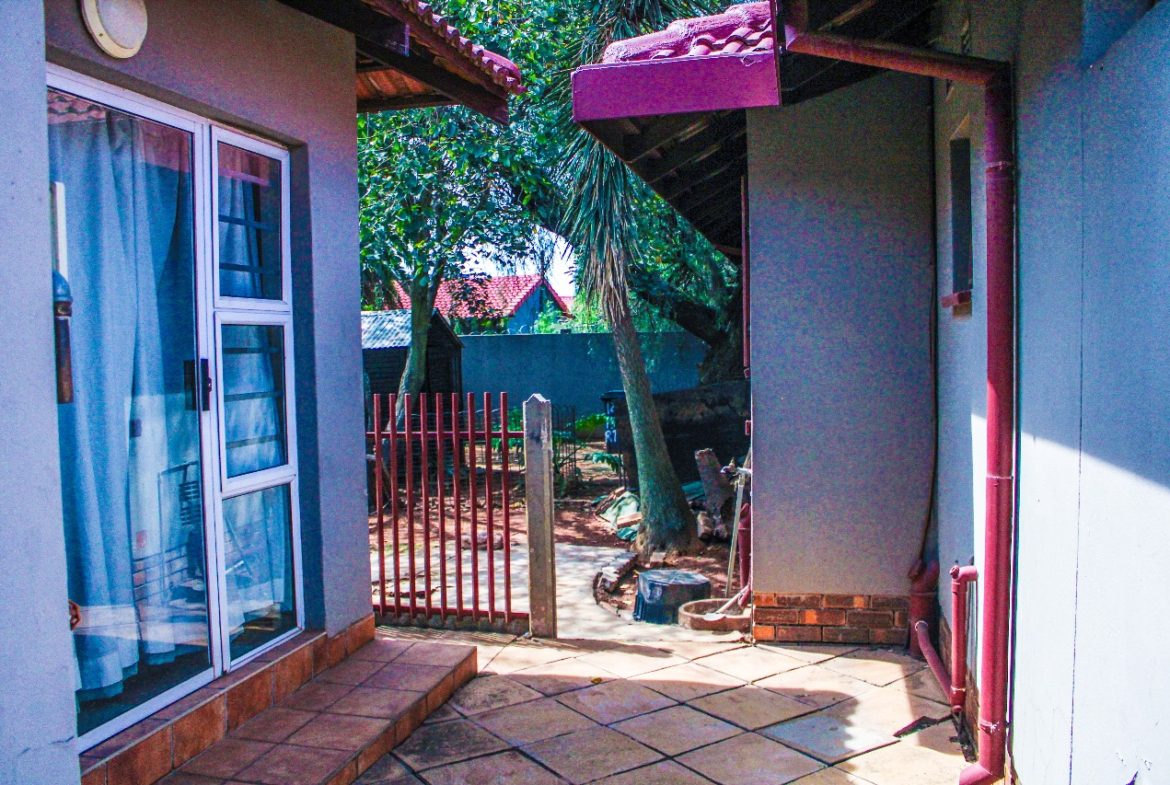 Unique Home With two bedroom cottage