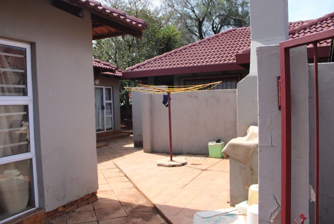 Unique Home With two bedroom cottage